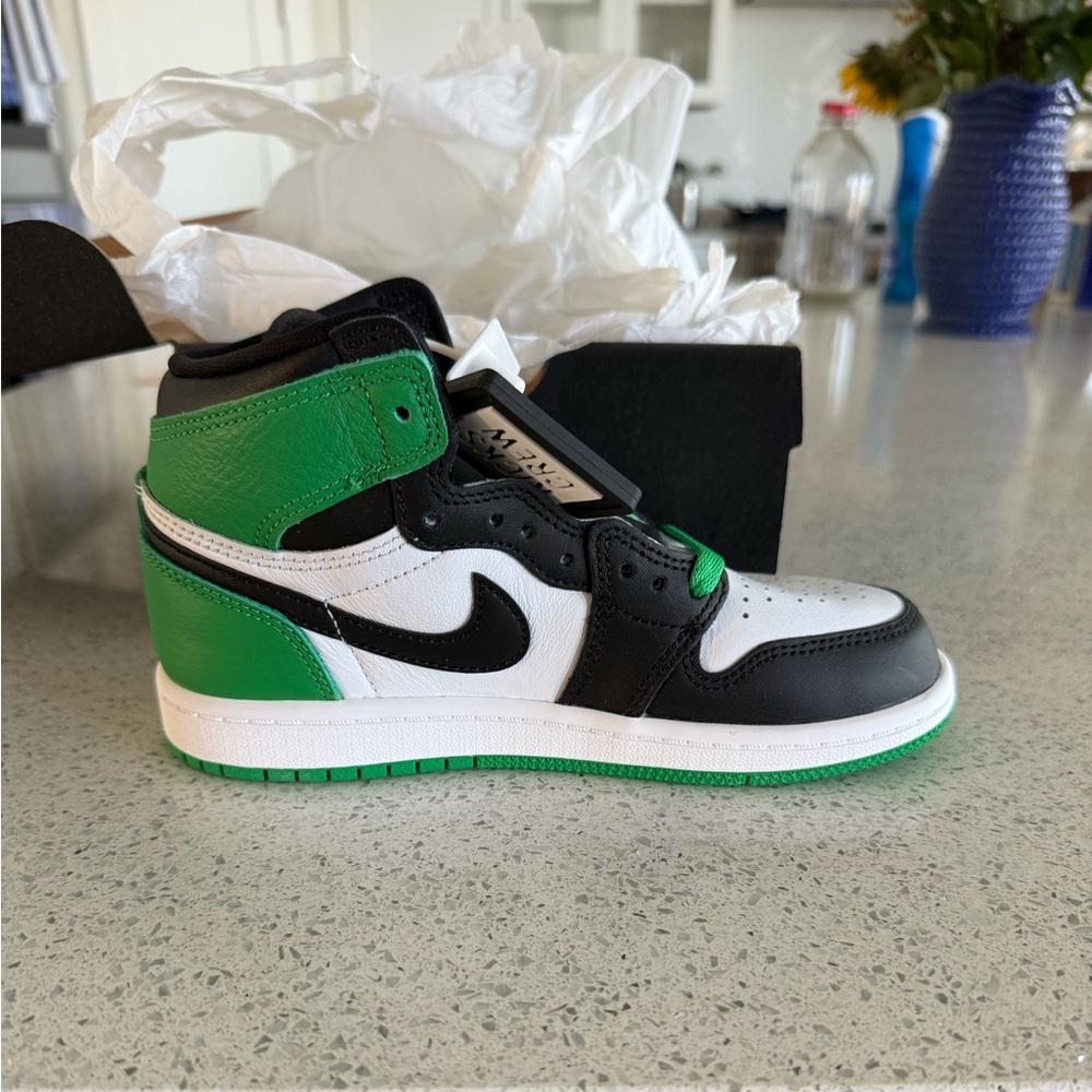 Nike Jordan 1 Retro High OG NWT 1Y